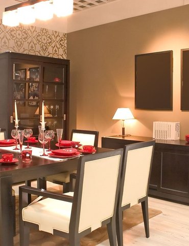 Dining room with laminate floor